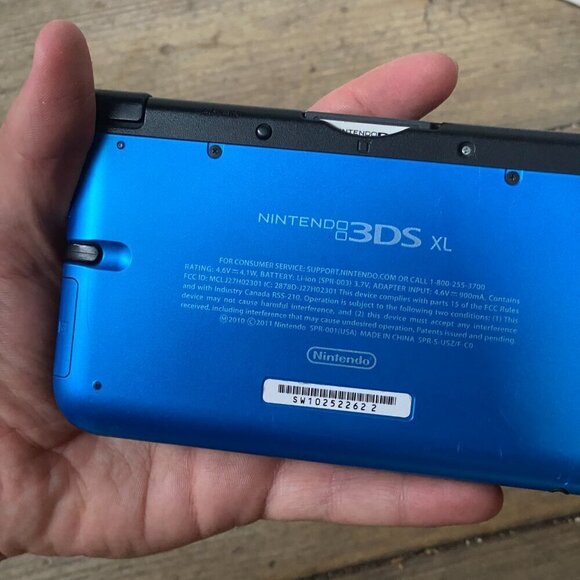 Nintendo 3DS XL Cobalt Blue With Nintendo DS Game - Picture 5 of 8